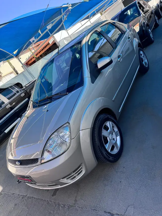 Carro Ford Fiesta Sedan 2005 1.6 (Flex)