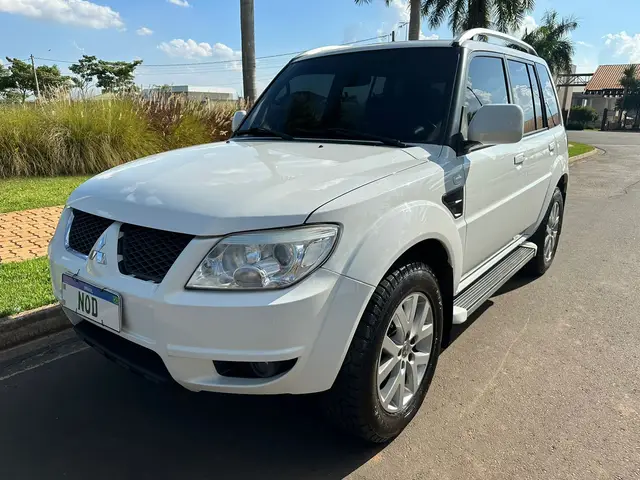 Carro Mitsubishi Pajero TR4 2014 2.0 16V 4x2 (Flex)