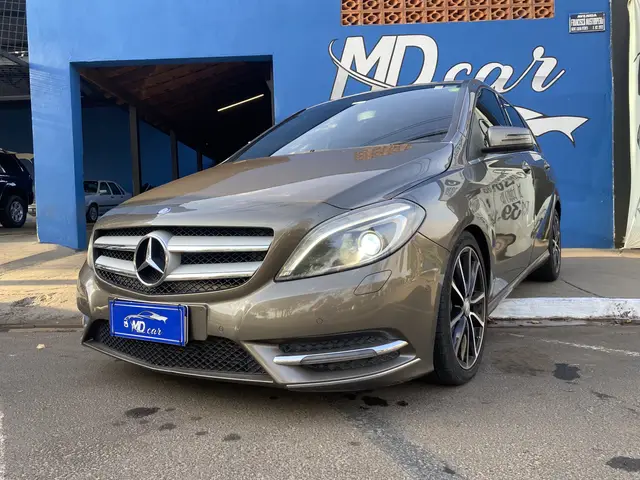 Carro Mercedes-Benz Classe B 2014 200 1.6 Turbo Sport