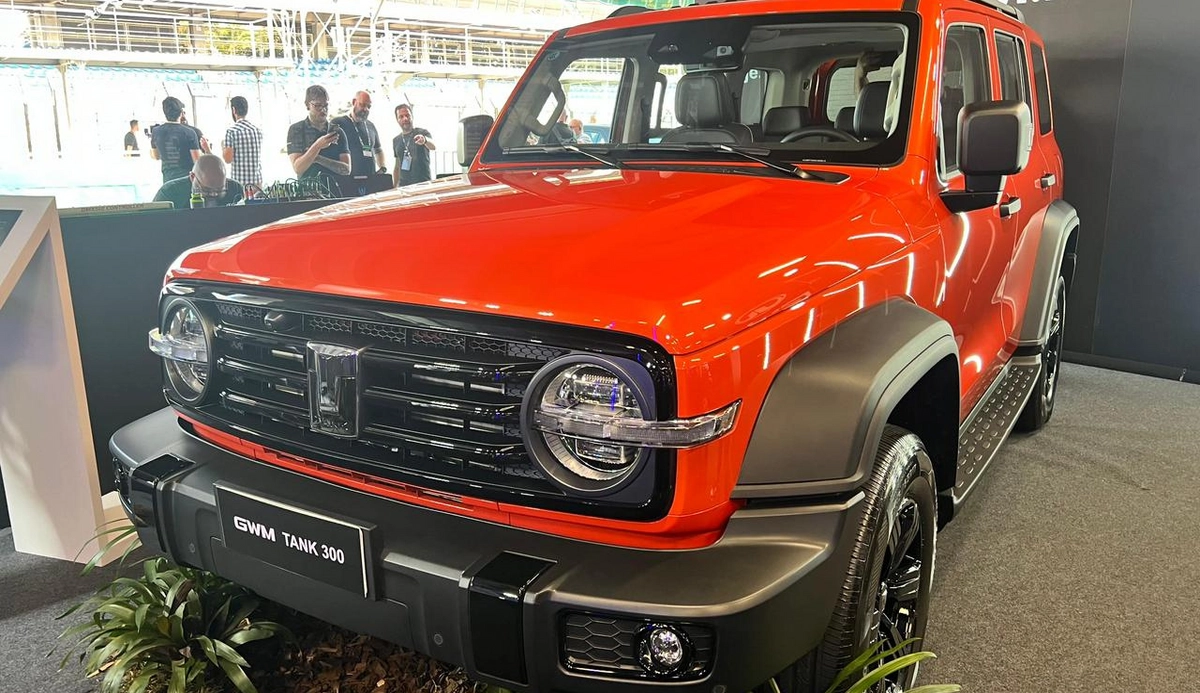 SUV com porte de SW4 deve ser vendido por aqui na configuração híbrida plug-in
