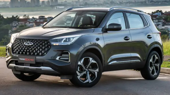 É possível encontrar o item em modelos mais acessíveis e generalistas; confira os 10 carros com teto solar mais baratos do Brasil