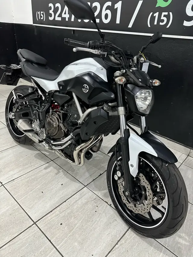 Carro Yamaha MT-07 2016 STD