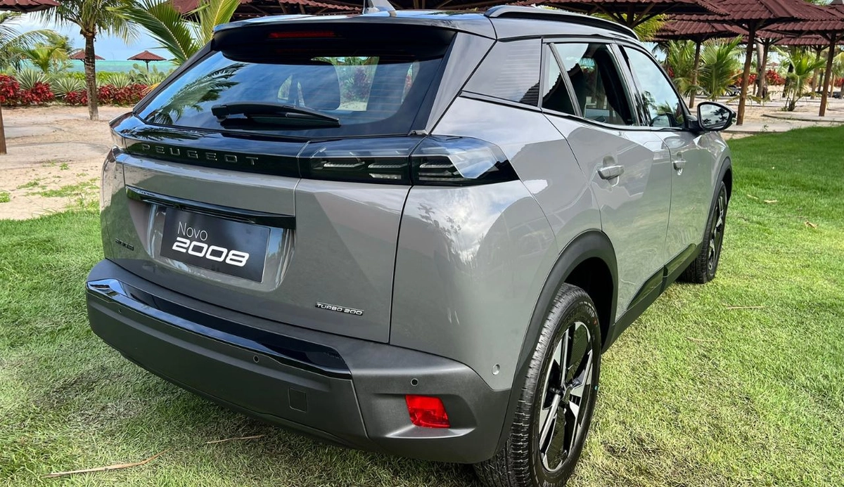 Versão é a mais cara do modelo e aposta no acabamento refinado contra os rivais