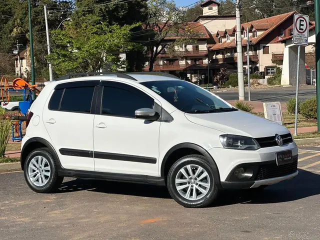 Carro Volkswagen CrossFox 2014 1.6 VHT (Flex)