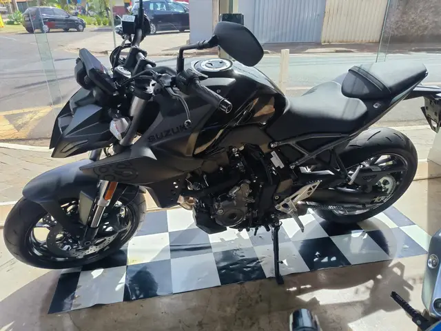 Carro Suzuki GSX-8S 2025 776 cc