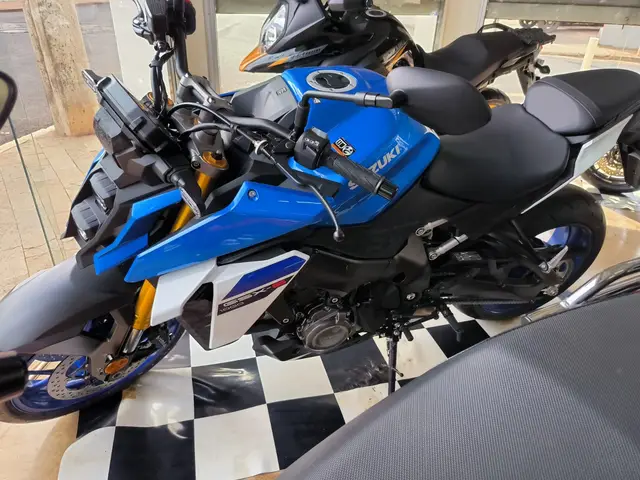 Carro Suzuki GSX S 1000 2024 ABS