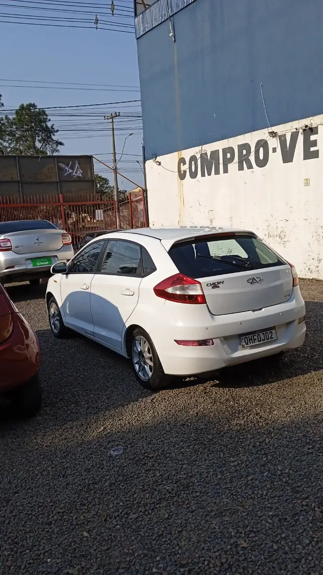 Carro CAOA Chery Celer 2015 Hatch 1.5 16V ACT (Flex)