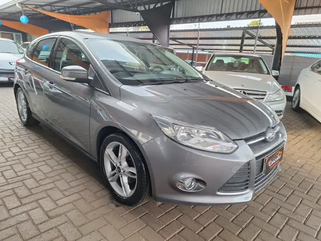 Carro Ford Focus Hatch 2014 SE Plus 2.0 16V PowerShift
