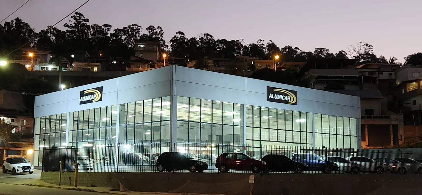 Fachada da loja Veículos à venda em ALUMICAR VEICULOS - Alumínio - SP | Mobiauto