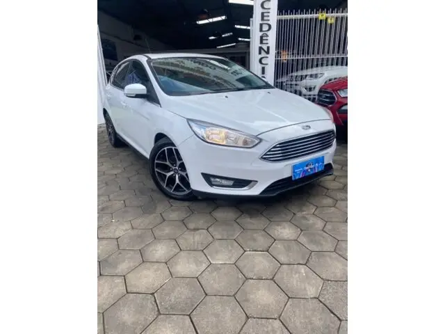 Carro Ford Focus Hatch 2017 Titanium 2.0 PowerShift