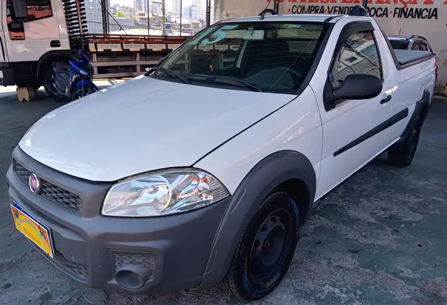 Carro Fiat Strada 2015 Working 1.4 (Flex)