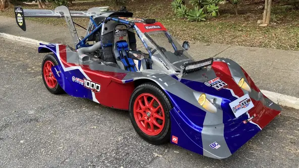 Kart de fabricação artesanal usa motor de moto para acelerar igual a superesportivo