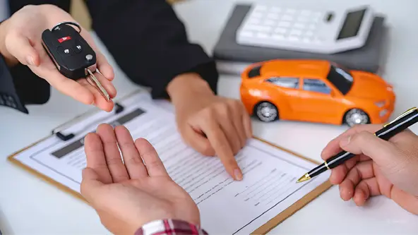 Entre compromissos burocráticos e pendências financeiras, surgem dúvidas; afinal, como vender um carro financiado? 