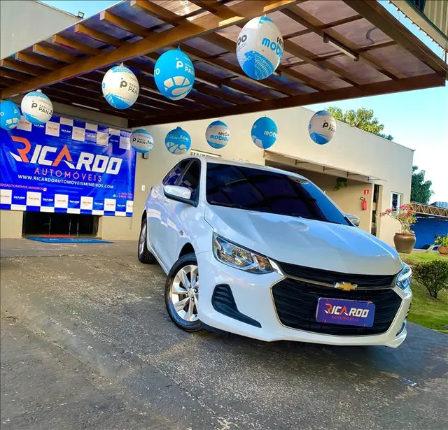 Carro Chevrolet Onix Plus 2023 LT 1.0
