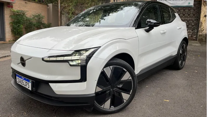 Por que o Volvo EX30 é o BYD Dolphin Mini da marca sueca no Brasil?