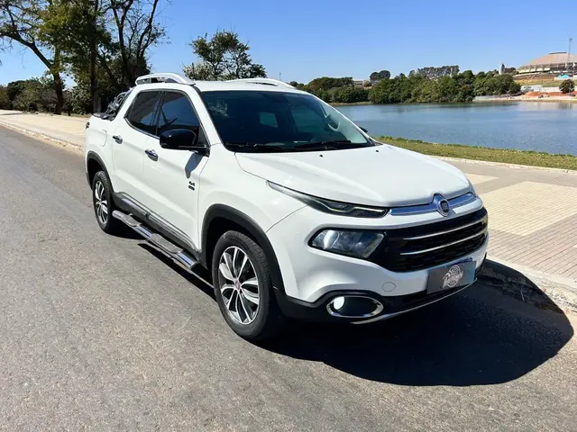 Carro Fiat Toro 2019 Volcano 2.0 diesel AT9 4x4