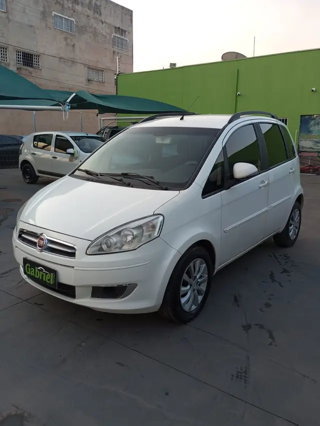 Carro Fiat Idea 2014 Attractive 1.4 8V (Flex)