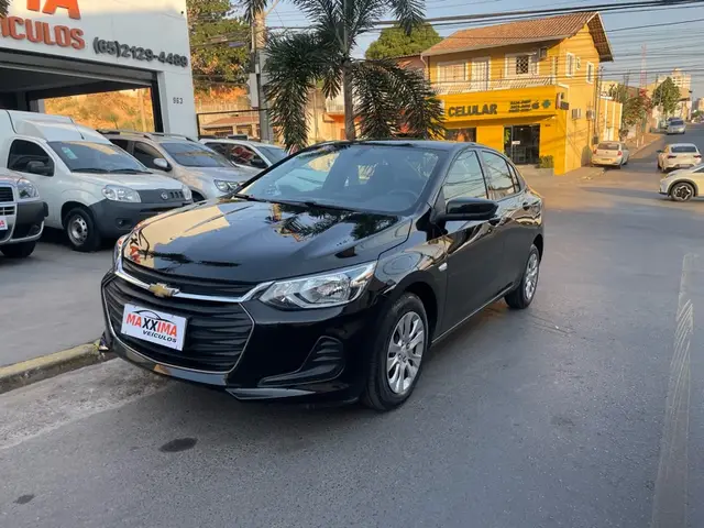 Carro Chevrolet Onix Plus 2023 LT 1.0