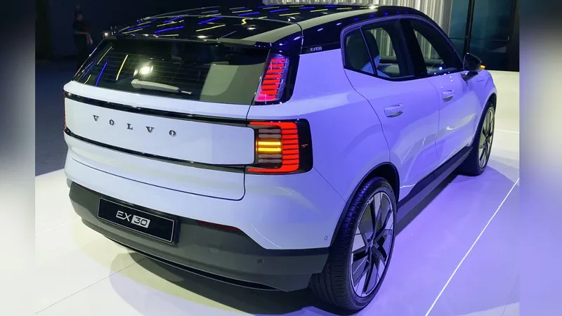 Volvo EX30 ganha bônus de R$ 20.000 para impulsionar marca no país