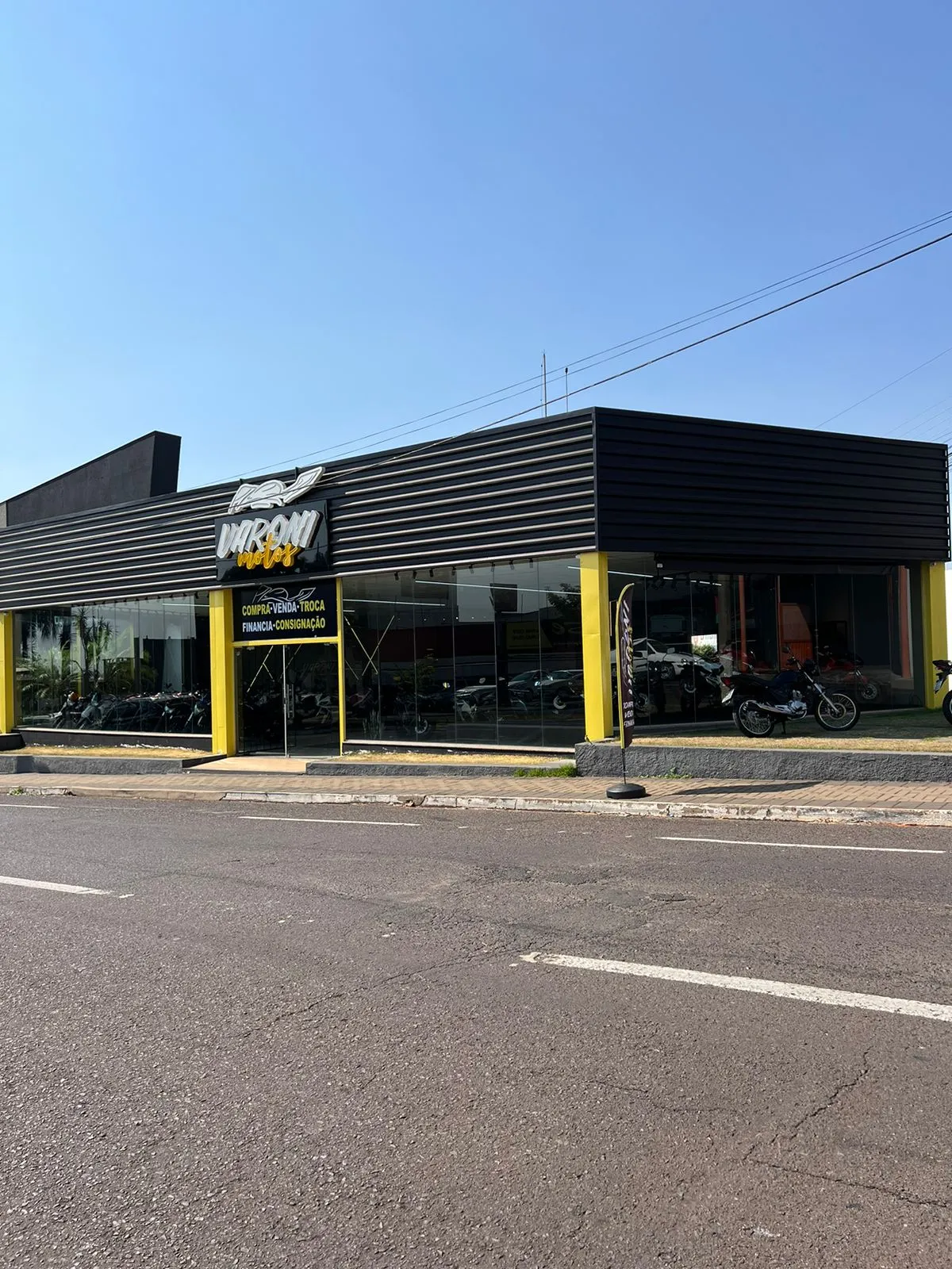 Fachada da loja VARONI MOTOS - Birigüi - SP