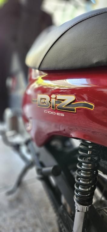 BIZ 100 C 100 BIZ ES
