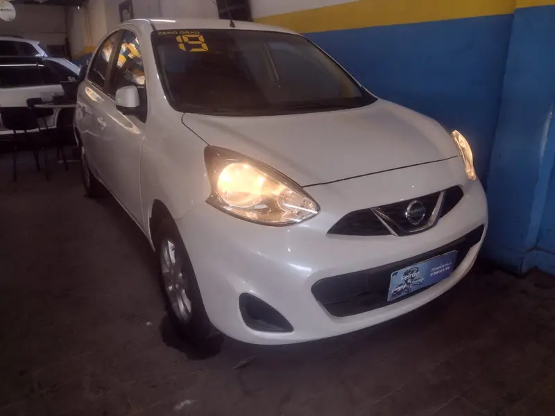 Nissan March 1.0 12V SV (Flex)