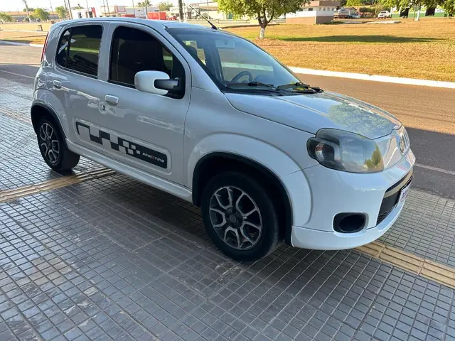 Carro Fiat Uno 2013 Sporting 1.4 Interlagos 8V (Flex) 4p