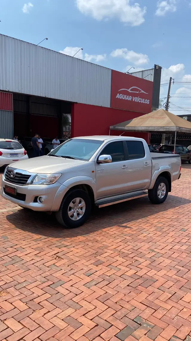 Carro Toyota Hilux Cabine Dupla 2014 Hilux 2.7 SR CD 4x2 (Flex) (Aut)
