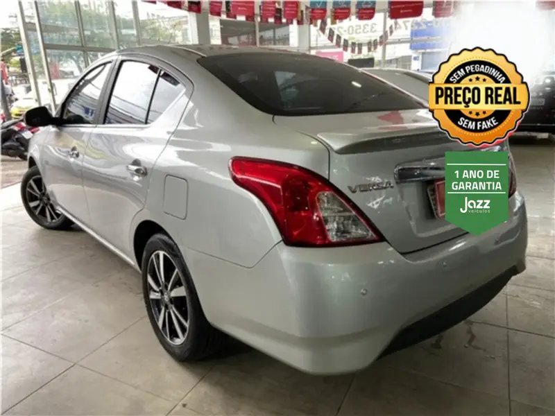 Nissan Versa 1.6 16V SV (Flex)