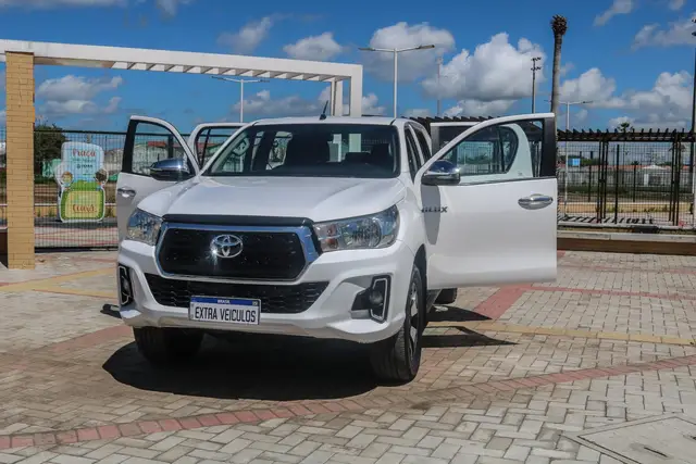 Carro Toyota Hilux Cabine Dupla 2020 Hilux 2.8 TDI CD STD Power Pack 4x4