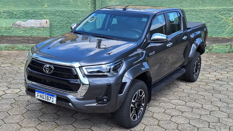 Toyota Hilux SRX Plus: o que você deve saber antes de comprar uma