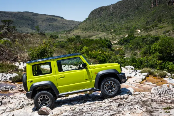 Confira detalhes do design, espaço, desempenho, consumo e seguraça do novo Suzuki Jimny Sierra 2020