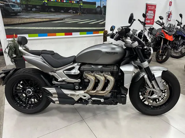 Carro Triumph Rocket 3 2023 R