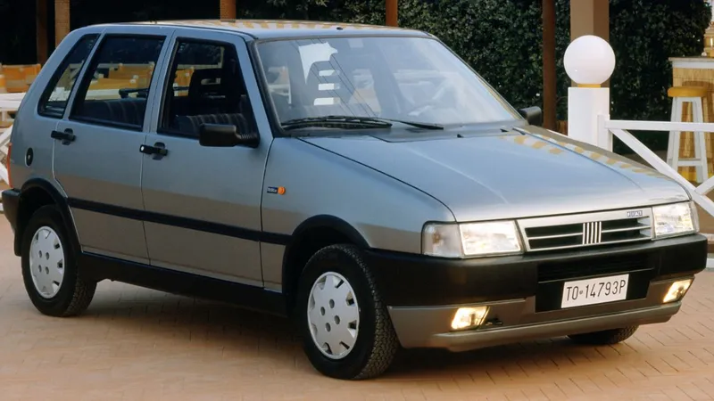 Fiat Uno 1989: como é o Uno com cara de Tipo que não tivemos no Brasil