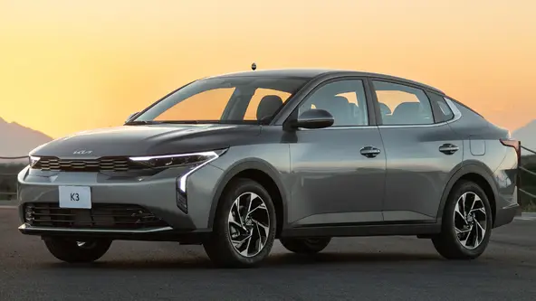 Com chegada estudada para o Brasil, o Kia K3 sedan trará mesmo sistema híbrido do novo Creta