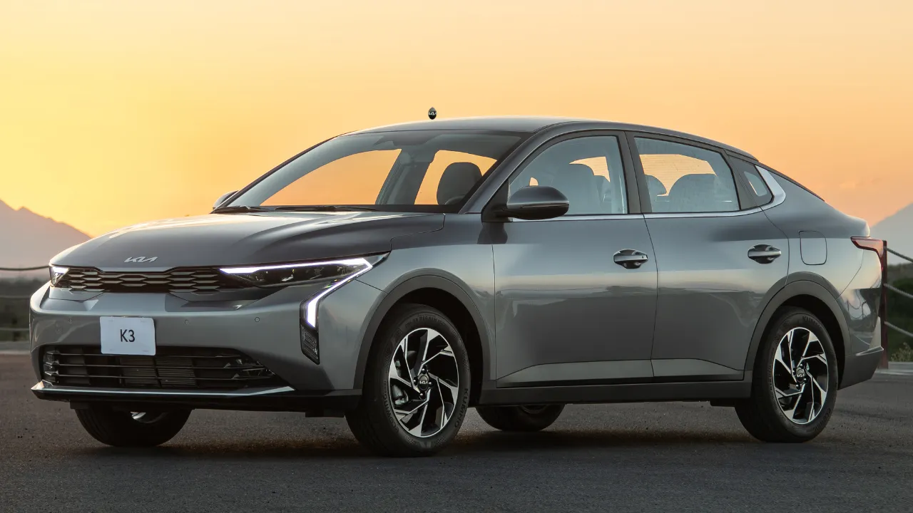 Com chegada estudada para o Brasil, o Kia K3 sedan trará mesmo sistema híbrido do novo Creta