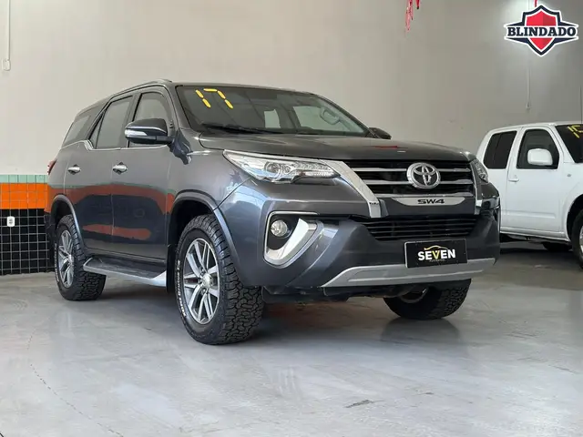 Carro Toyota SW4 2017 2.8 TDI SRX 7L 4x4 (Aut)