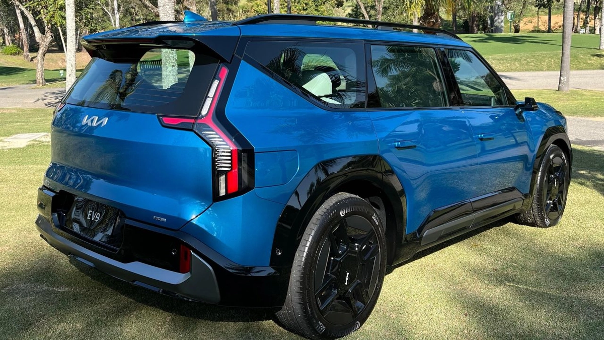 SUV elétrico de sete lugares impressiona pela tecnologia e desempenho, mesmo com mais de cinco metros