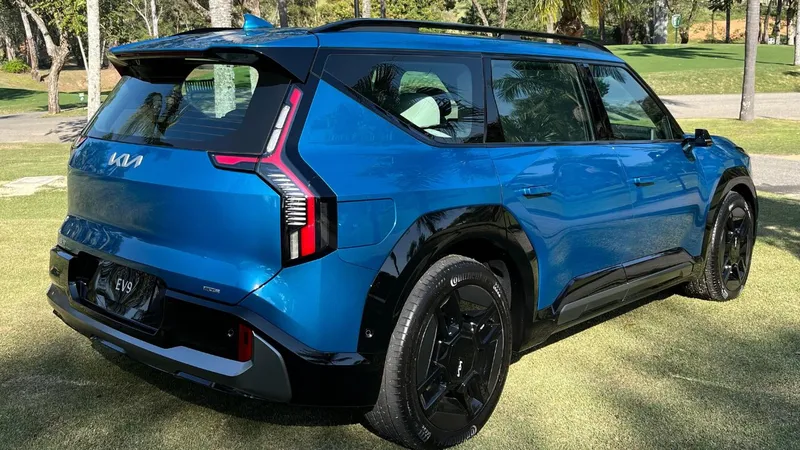 Novo Kia EV9: 7 pontos insanos do elétrico eleito carro do ano que virá ao Brasil 
