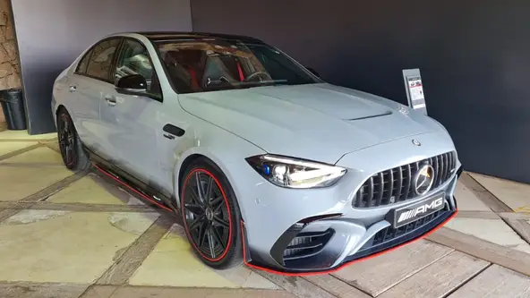 Sedã esportivo renuncia ao ronco dos oito cilindros por motor equipado com tecnologia da Fórmula 1