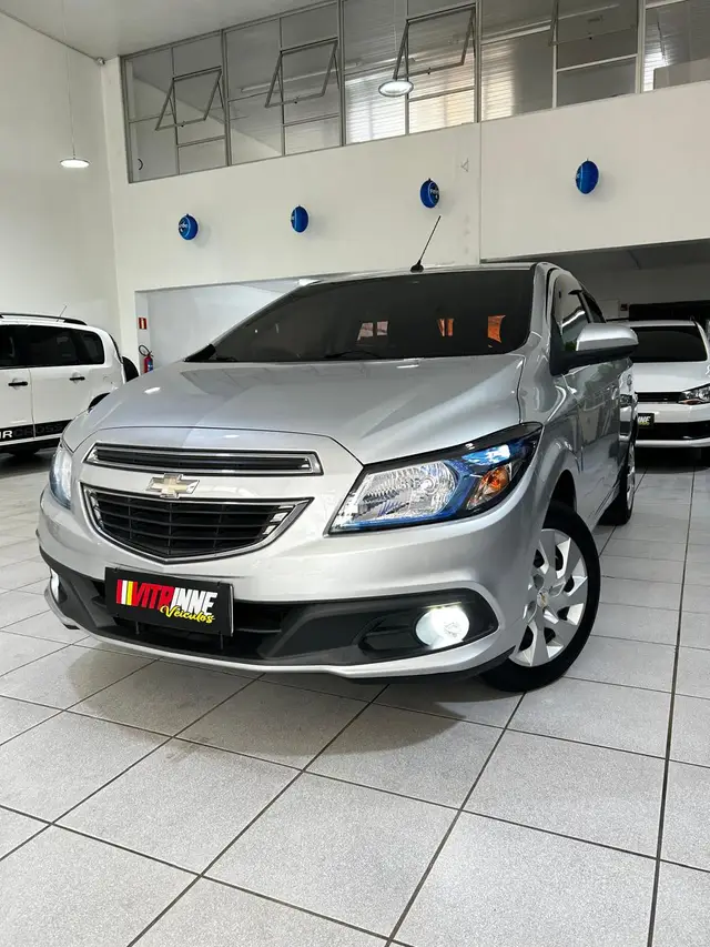 Carro Chevrolet Onix 2013 1.4 LT SPE/4