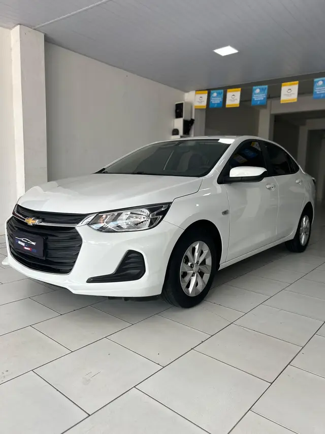 Carro Chevrolet Onix Plus 2023 LT 1.0