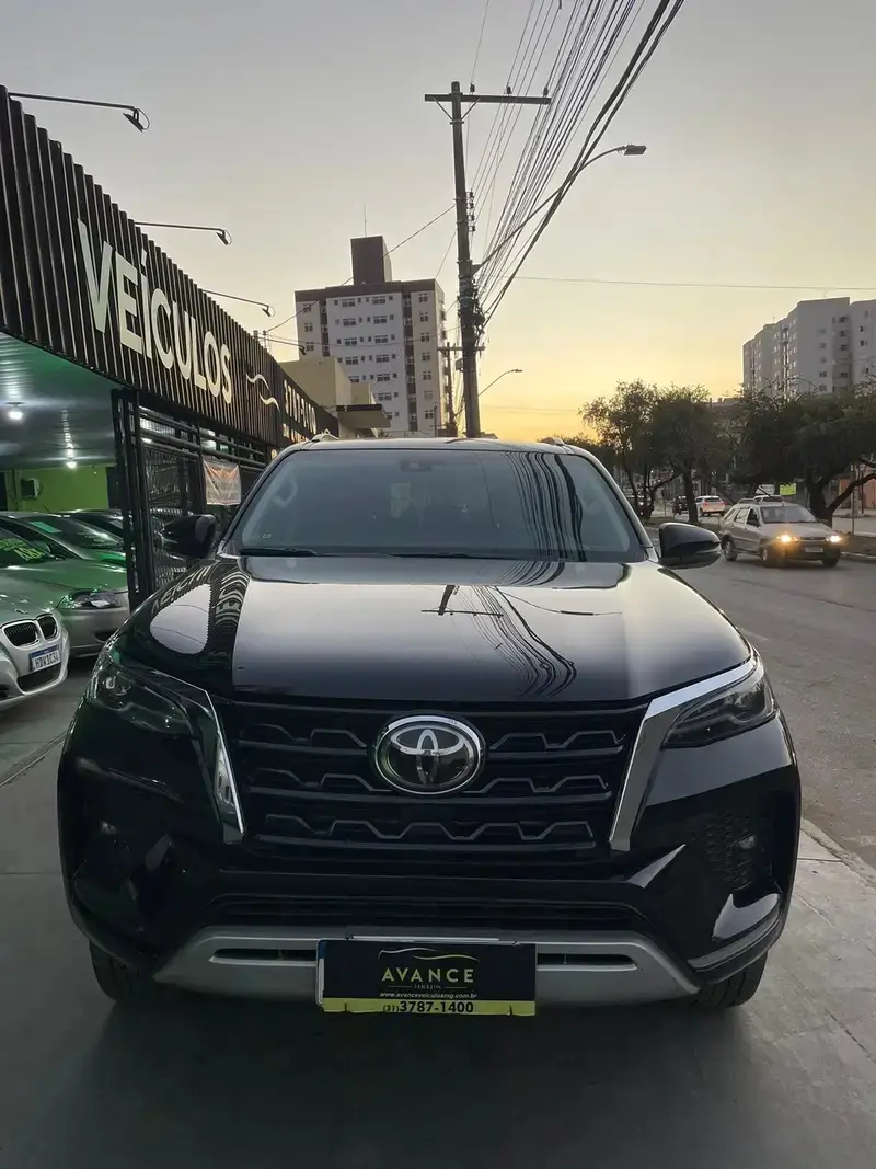 Toyota SW4 SRX 2.8 turbodiesel 7L 4x4 (Aut)