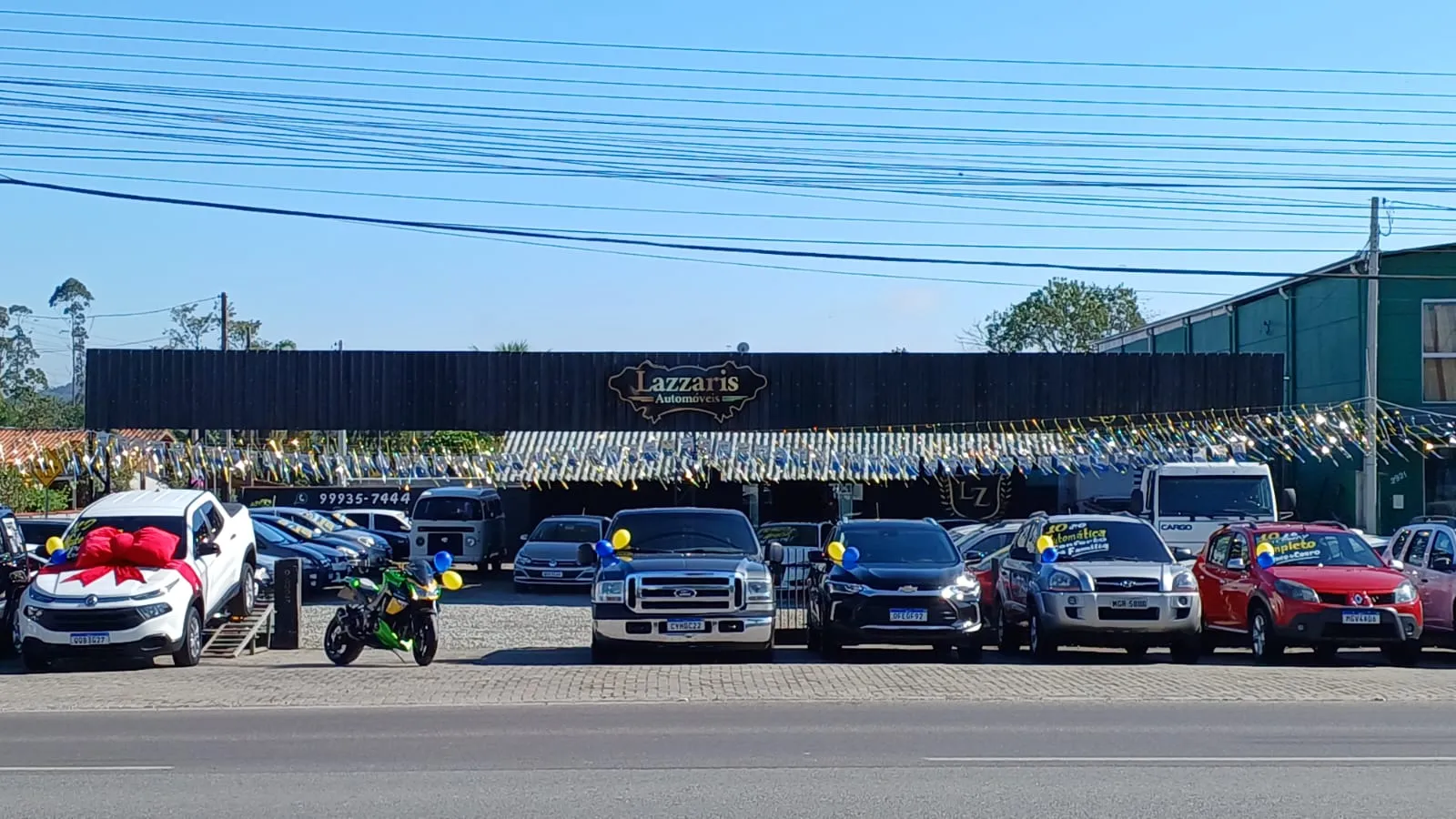 Fachada da loja LAZZARIS AUTOMOVEIS - Araquari - SC