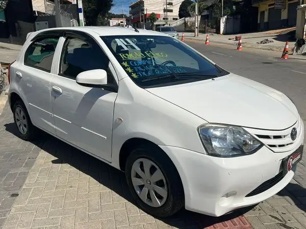 Carro Toyota Etios 2015 X 1.3 (Flex)