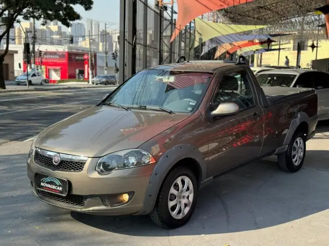 Carro Fiat Strada 2013 Trekking 1.6 16V (Flex)