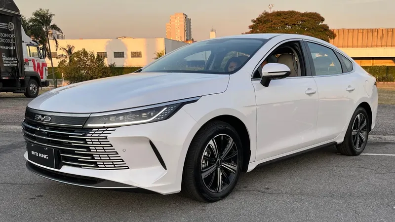 Na terra dos sedans, BYD King vende mais que Corolla, Sentra e até Passat 