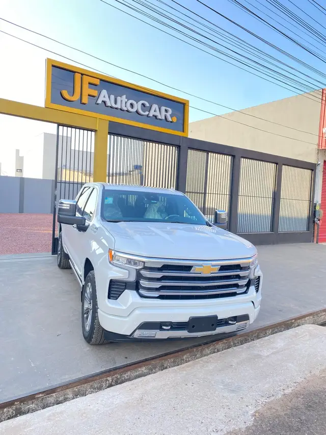 Carro Chevrolet Silverado 2024 High Country 5.3