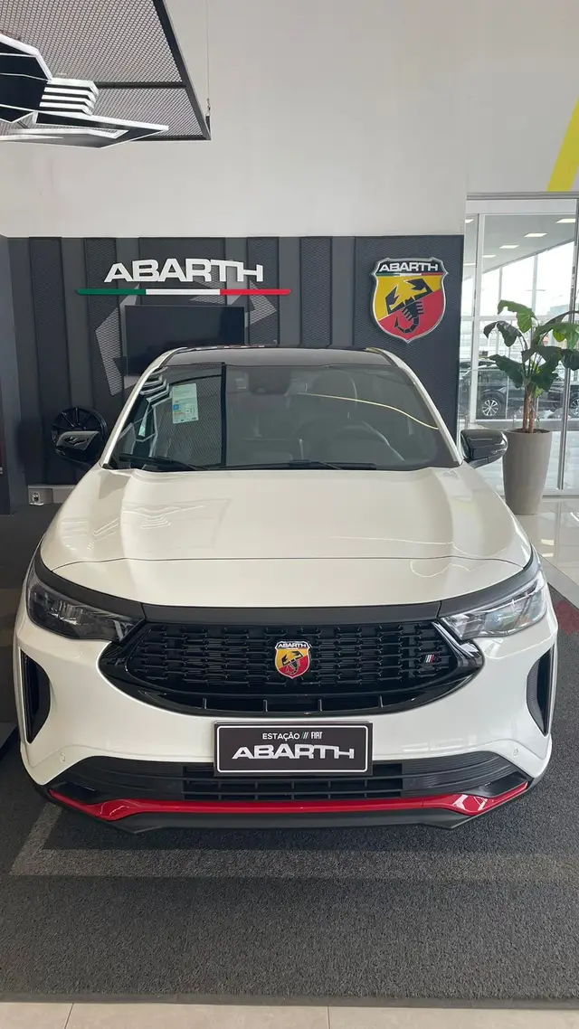 Carro Fiat Fastback 2025 Abarth