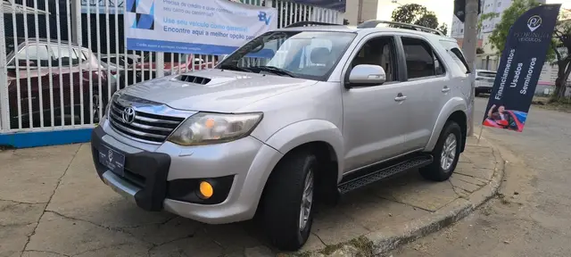 Carro Toyota Hilux SW4 2013 SRV 3.0 TDI 4X4 (5 Lugares)